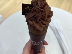 草莓白巧克力软冰淇淋-GODIVA(王府井apm店)