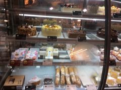 面包甜点陈列柜-皇冠幸福里动物奶油生日蛋糕(工业三路店)