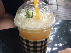 -莓园冰淇淋店