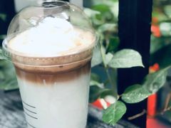 蓝丝绒飒雪拿铁-瑞幸咖啡(皇城广场店)