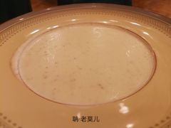 奶油松茸蘑菇汤-莫斯科餐厅