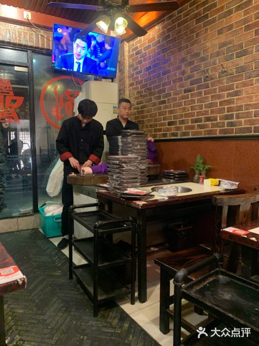 颐品居涮肉(乌鲁木齐中路店)大堂图片