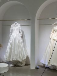 -艾米丽婚纱礼服