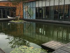 -田园东方蜜桃村的田野营地