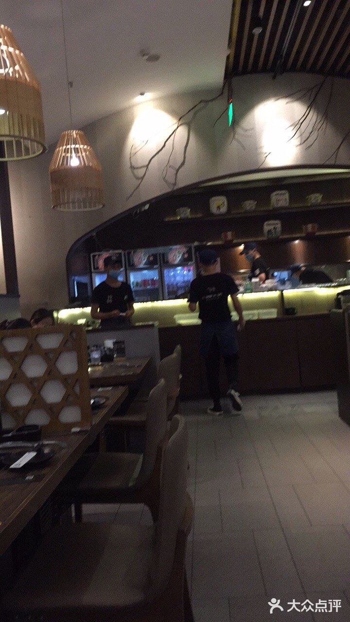 牛角环境还不错，人非常的多