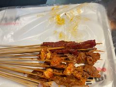 -两三事小郡肝串串香火锅(桂庙店)