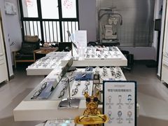 -视野联行眼镜•蔡司•依视路(温江店)