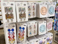 -名创优品(北京新中关购物中心地铁层店)