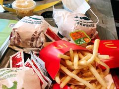 -麦当劳(展览路店)