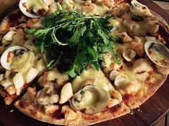 海鲜披萨-Bamboo Bar & Grill Restaurant