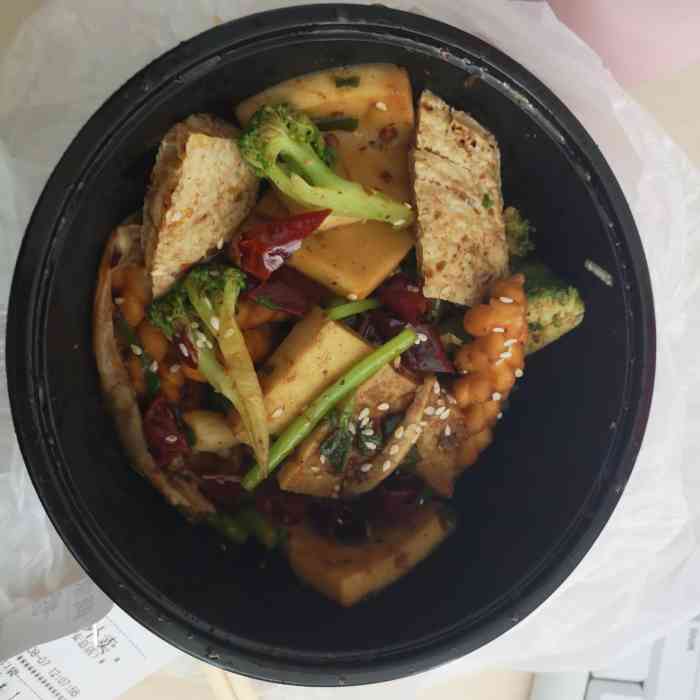 大晚上老公想吃麻辣的,于是在mt外卖上点了这家麻辣香锅.