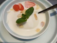 草莓杏仁豆腐-江南里·新浙菜(苏州大悦城店)