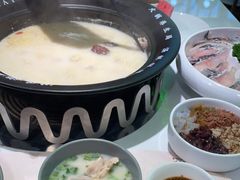 -洪氏嗨捞·广东猪肚鸡·椰子鸡火锅(西咸万象城店)