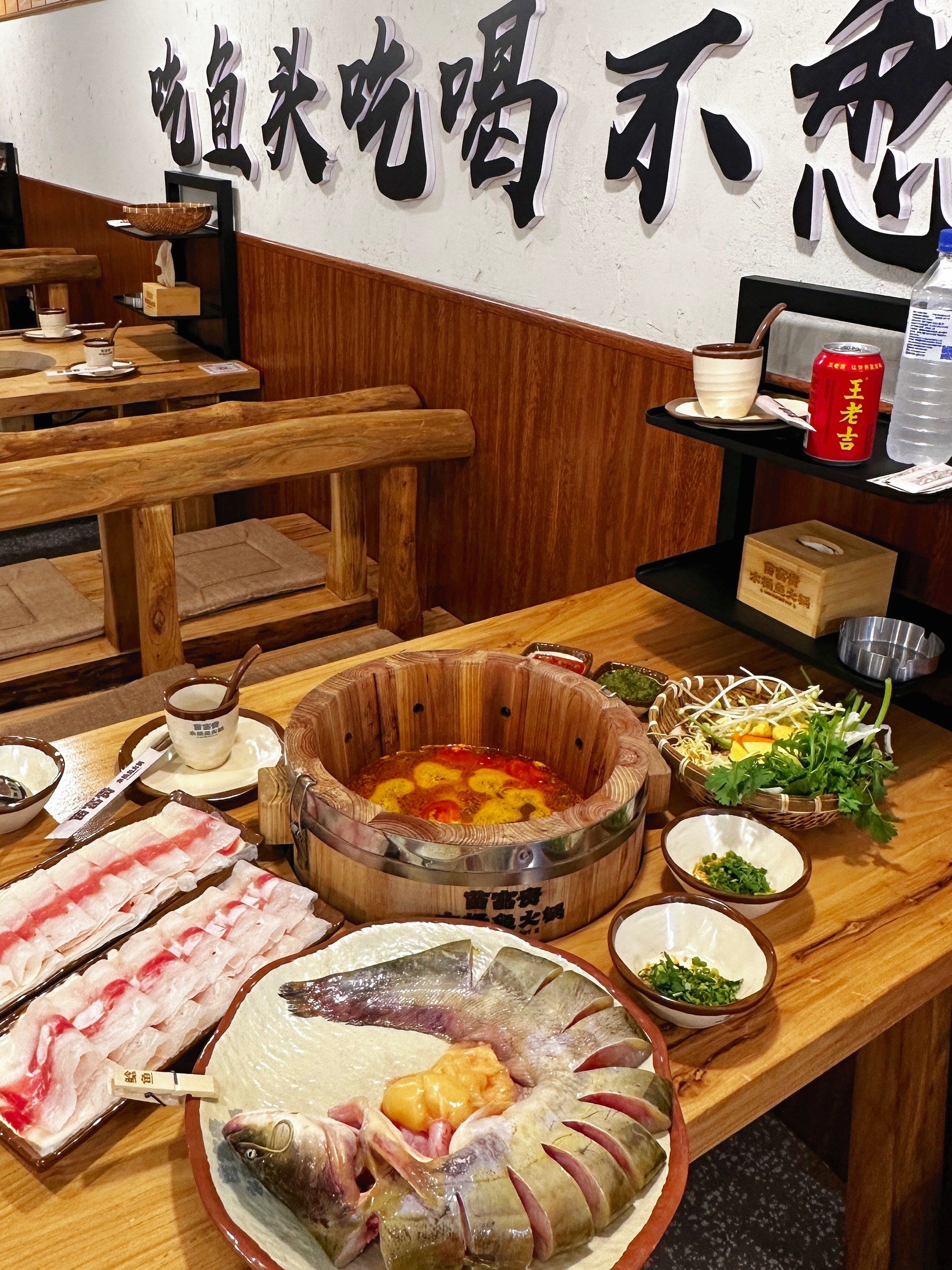 长春的长春的!喷泉木桶鱼火锅