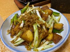 小葱饼子拌虾皮-小郭私房菜·海肠捞饭店(学士街店)