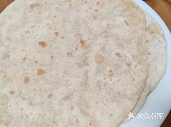 吃春饼是民间立春饮食风俗之一，俗称“咬春”