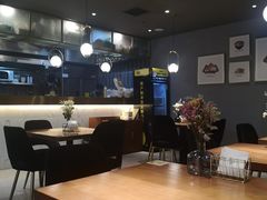 -POKEE VIA&Brunch·维娅(重庆来福士店)