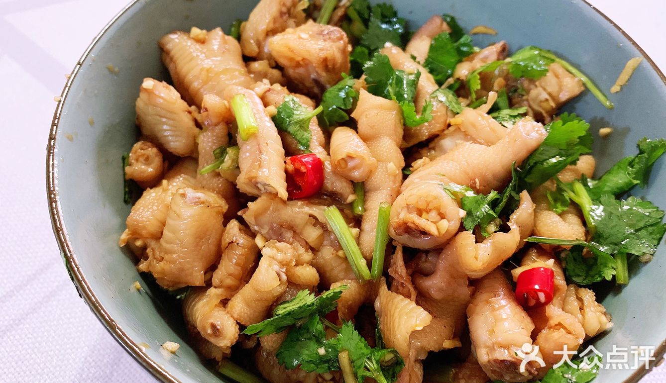 某位童鞋手工制作的凉拌鸡爪，手动点赞 看看这个色泽是