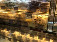 面包甜点陈列柜-白玉兰食品甜凤店(合生汇店)