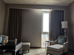 -天津京基皇冠假日酒店