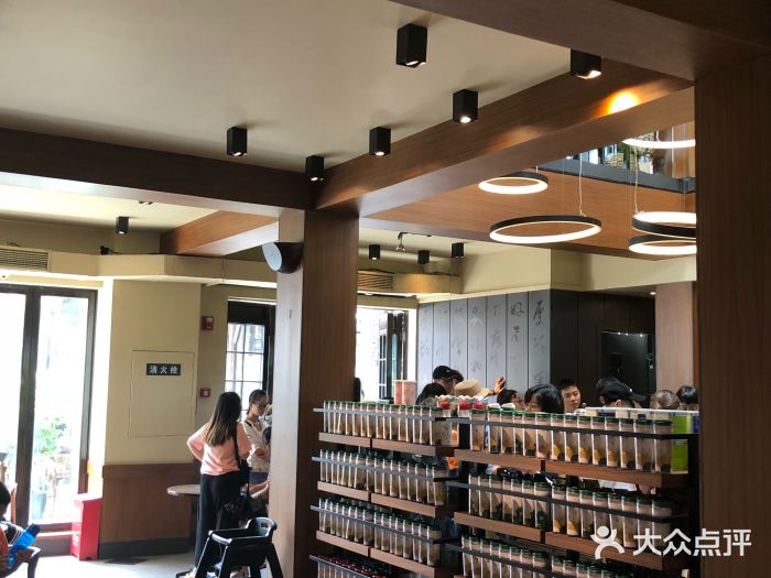 星巴克臻选(成都宽窄巷子店)大堂图片