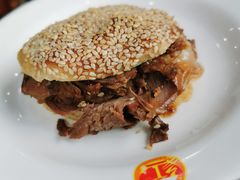 烧饼加肉-壹条龙饭庄台基厂店