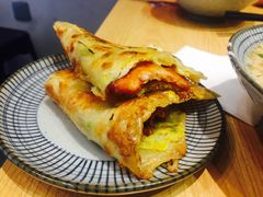 蛋饼夹里脊-小桃园·豆浆油条(复兴中路店)