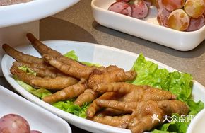 Spicy Braised Chicken Feet