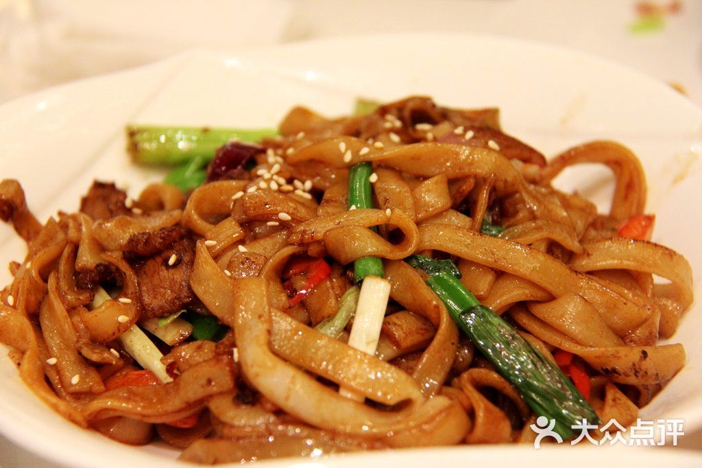 海皇酱干炒叉烧河粉