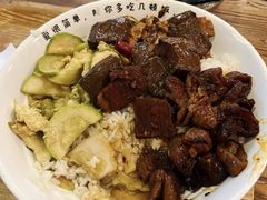 肥肠牛肉拼盘饭-每碗面馆(新鸿安大厦店)