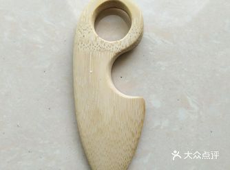 建议爱吃海鲜的人,最好将水产品做熟后食用。耸肩