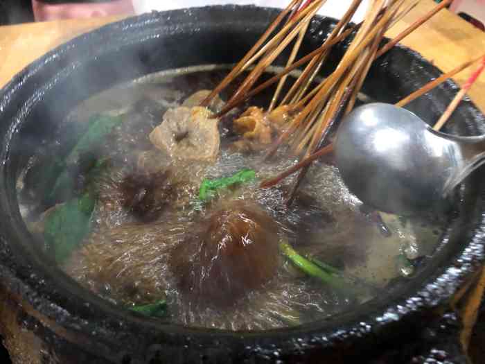 马记姐妹麻辣烫-"轿子山监狱小区斜对面最大的那家,隔一段时.