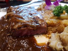 施瓦本式煎牛排配酸菜炒手指面-申德勒加油站西餐厅Schindlers Tankstelle(上海外滩店)
