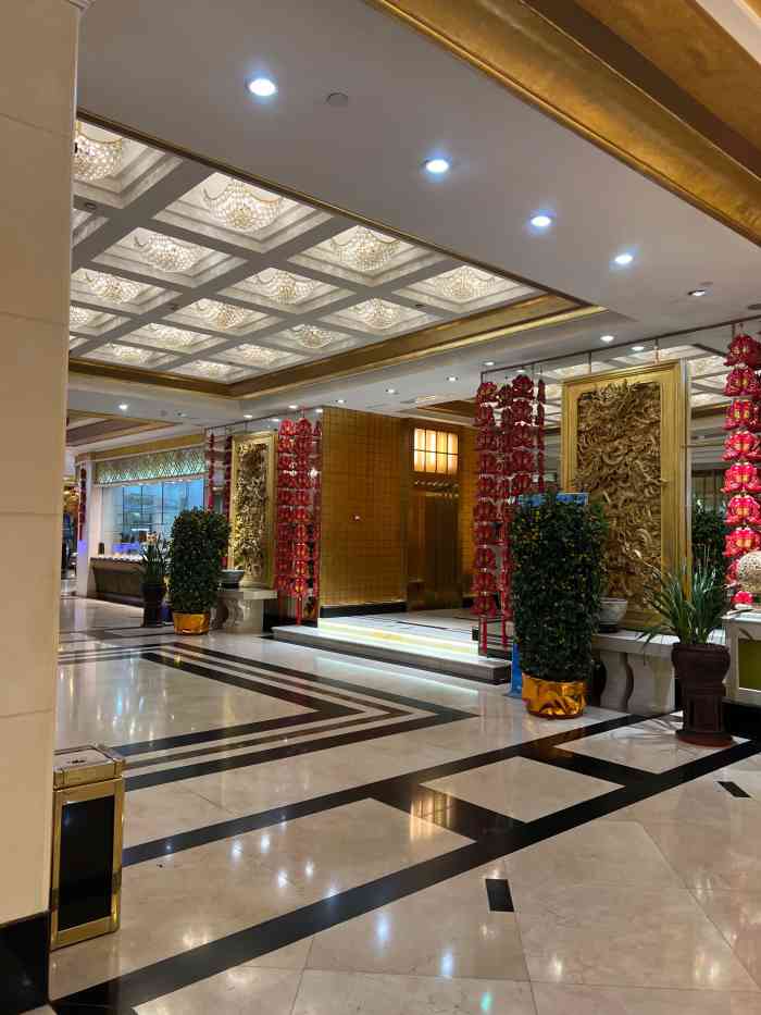 鹏天阁酒楼·海鲜·广式早茶(红旗店)-"过年人多需要等位,菜品还不错