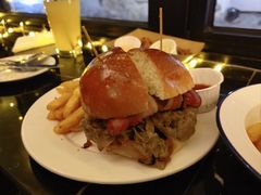 培根奶酪汉堡-瑞食酒馆 La Taverne Suisse
