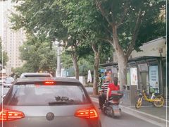 -凯德晶萃停车场