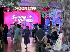 -瑞虹新天地月亮湾