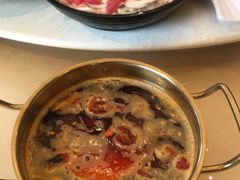 红汤锅-小天鹅火锅·一线江景洪鼎旗舰店(洪崖洞店)