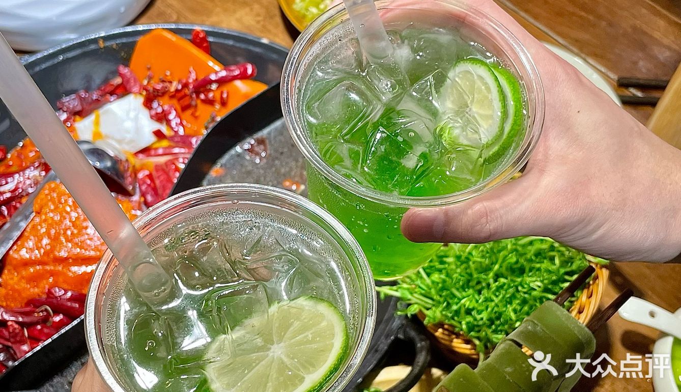 天呐‼️佛山这家火锅店的毛肚居然是绿色的❗️