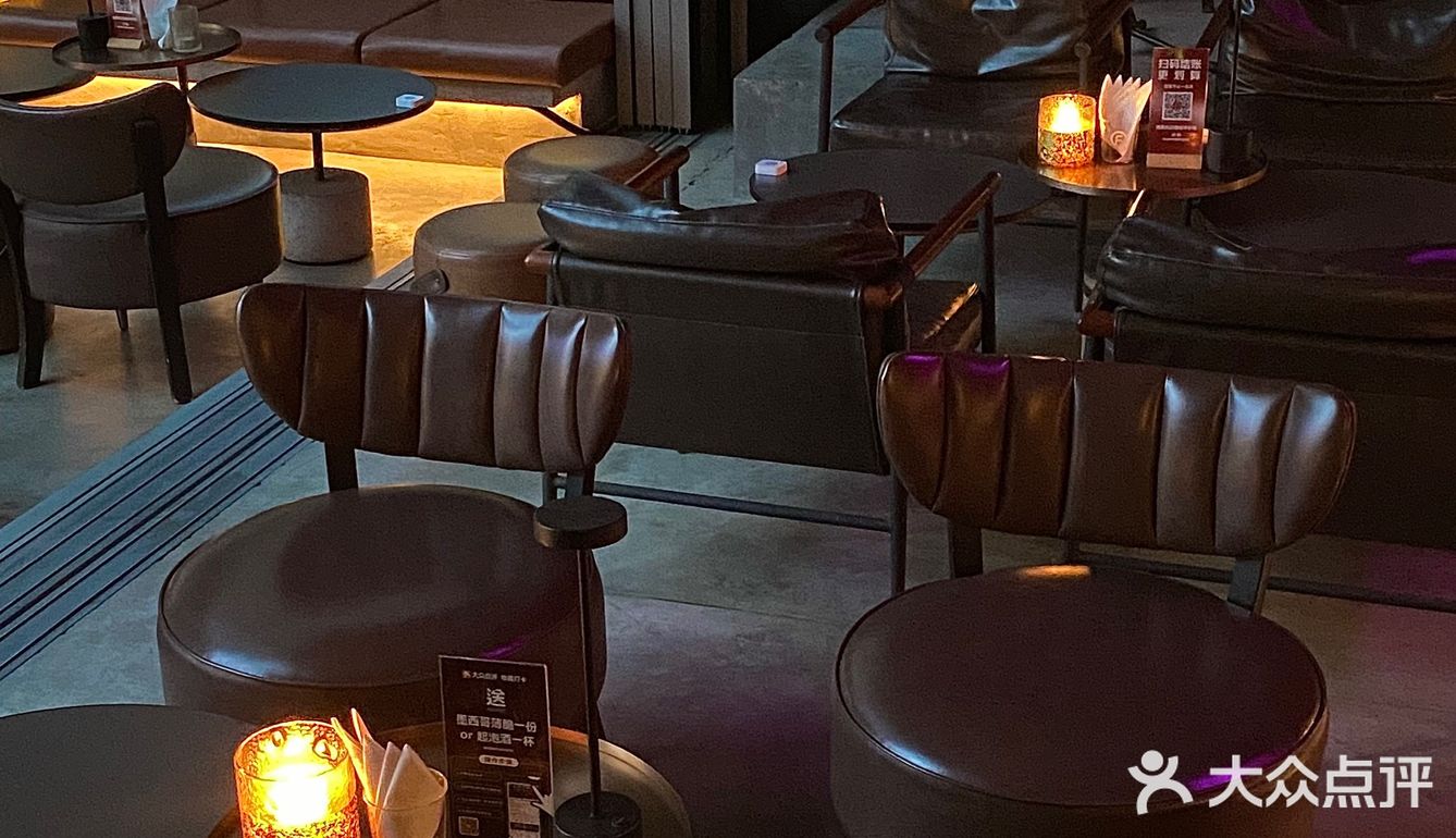 双子塔下的这家餐酒吧尊的美呆！！