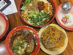 -爆炸头阿姨小四川正宗川味小吃(无任何分店)