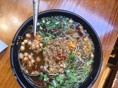 -爆炸头阿姨小四川正宗川味小吃(无任何分店)