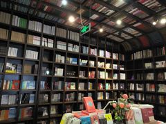 -钟书阁(松江泰晤士小镇店)