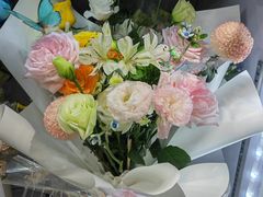 -何兮花店·气球派对鲜花店(马桥银春路万科城店)