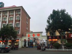 -布尔津河堤夜市