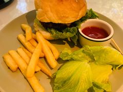 经典牛肉汉堡-ZEMOCAFE·FUSION FOOD(西交利物浦店)