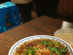 -爆炸头阿姨小四川正宗川味小吃(无任何分店)
