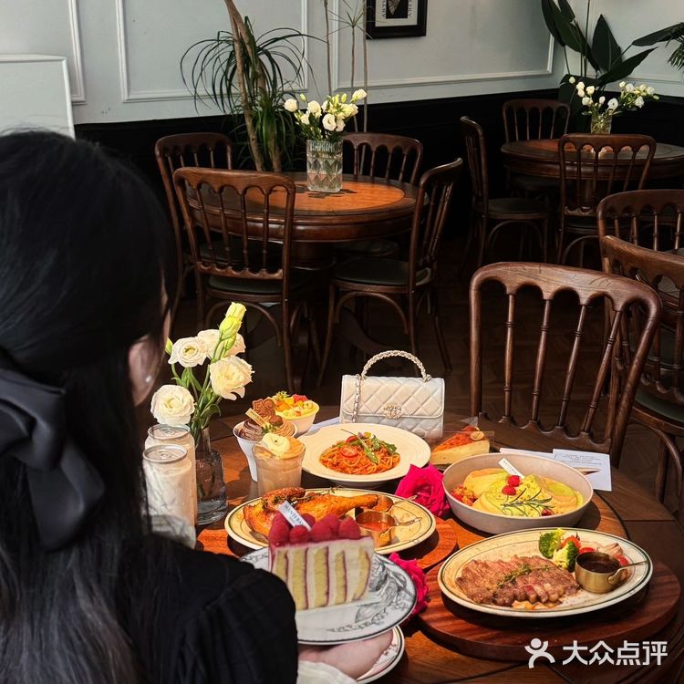 分享东阳生日餐厅🍴被鲜花包围的漂亮饭💐