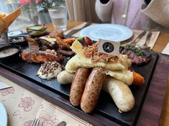 -Mark&Mars Restaurant