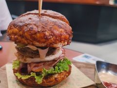 双蛋指椒牛肉汉堡-魏斯理汉堡(西安沣东吾悦店)